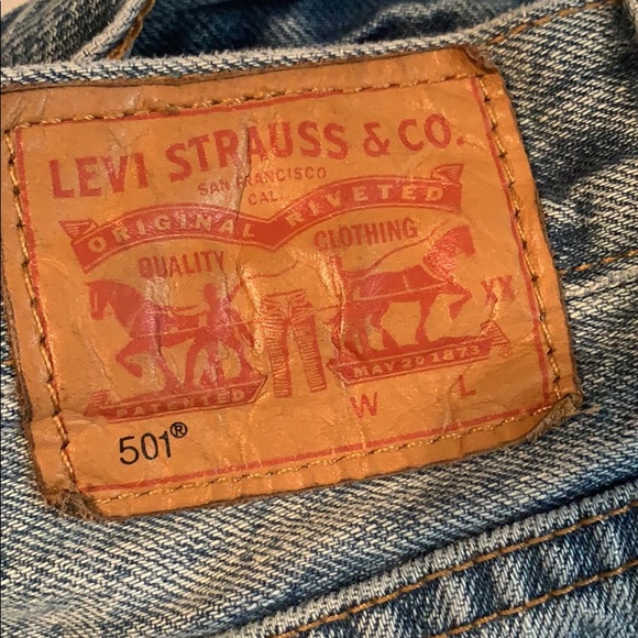 Vintage 501 Levi’s jean shorts - Picture 3 of 3